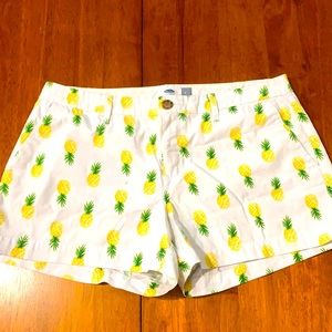 ✨Pineapple pattern shorts✨ size 8